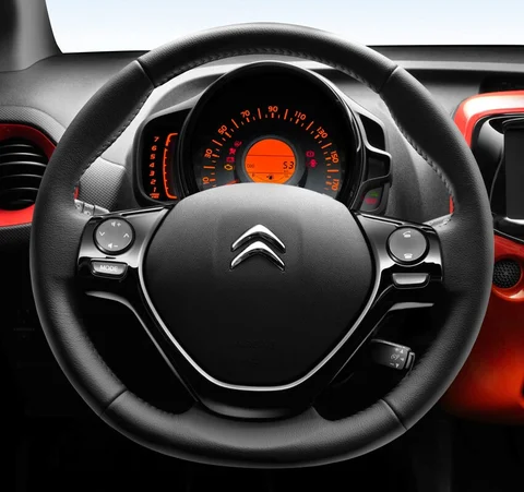Citroen C1 PureTech 82 Shine 2014 view 2