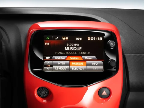 Citroen C1 PureTech 82 Shine 2014 view 6