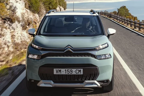 Citroen C3 Aircross PureTech 130 Shine Pack 2023 view 4