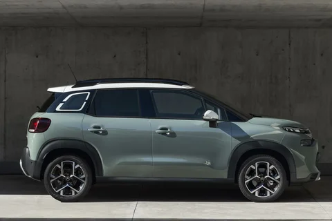 Citroen C3 Aircross PureTech 130 Shine Pack 2023 view 6