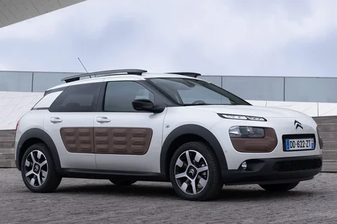Citroen C4 Cactus BlueHDi 100 Live 2015 view 2