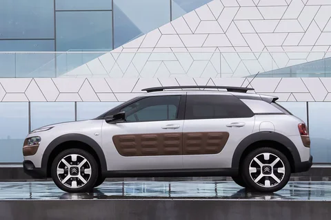 Citroen C4 Cactus BlueHDi 100 Live 2015 view 4