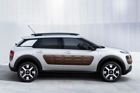 Citroen C4 Cactus BlueHDi 100 Live 2015 view 6