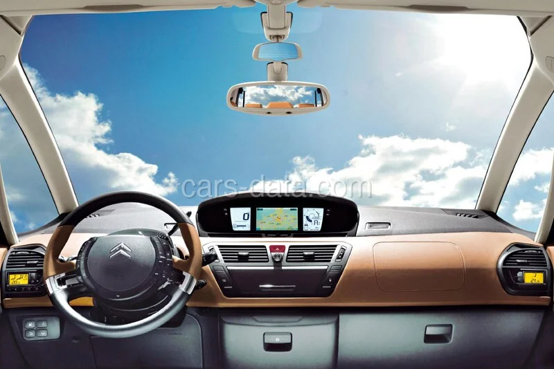 Citroen C4 Picasso 1.6 VTi Dynamique 2009 front view