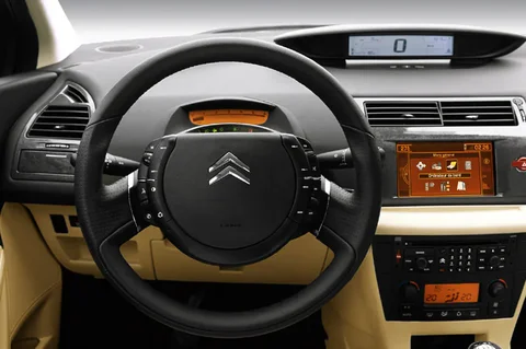 Citroen C4 1.4 16V Image 2008 view 2