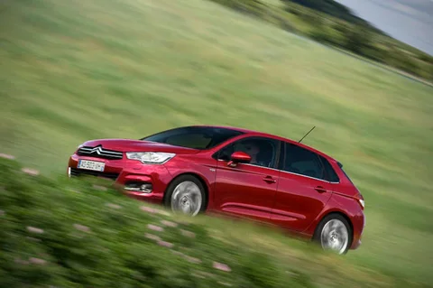 Citroen C4 VTi 120 Exclusive 2010 view 3
