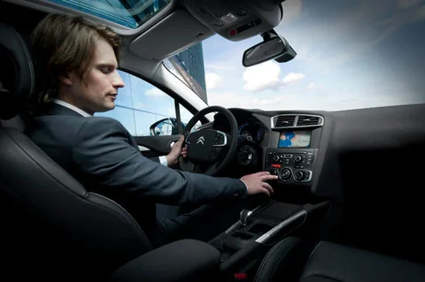 Citroen C4 VTi 120 Exclusive 2010 view 4