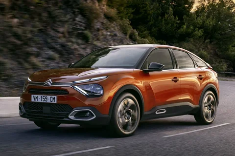 Citroen C4 PureTech 100 Live 2021 view 2