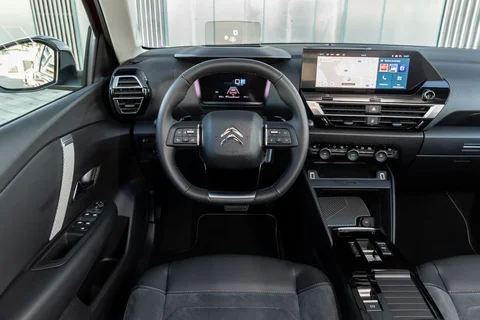 Citroen C4 X PureTech 130 Max 2023 view 4