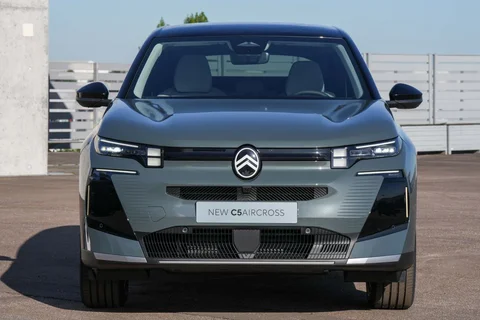 Citroen C5 Aircross Hybrid 145 Plus 2025 view 2