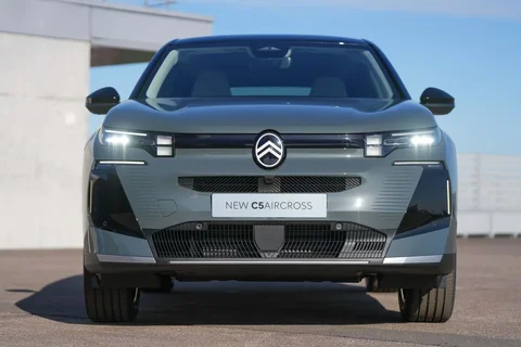 Citroen C5 Aircross Hybrid 145 Plus 2025 view 4