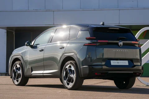 Citroen C5 Aircross Hybrid 145 Plus 2025 view 5