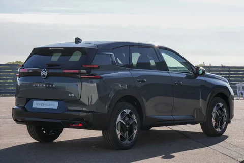 Citroen C5 Aircross Hybrid 145 Plus 2025 view 7