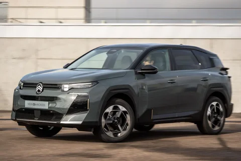 Citroen C5 Aircross Hybrid 145 Plus 2025 view 9