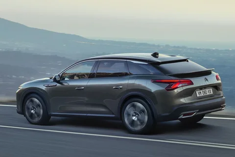 Citroen C5 X Plug-in Hybrid 180 Max 2024 view 4