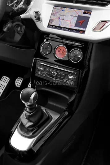 Citroen DS3 1.4 VTi Chic 2010 front view
