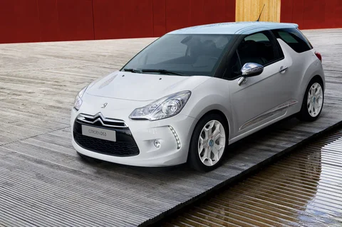 Citroen DS3 1.4 VTi Chic 2010 view 4