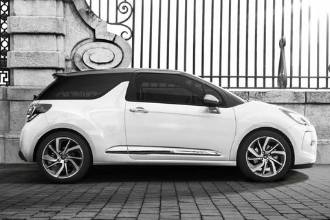 Citroen DS3 BlueHDi 100 So Chic 2014 view 2
