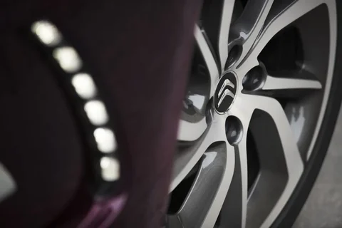 Citroen DS3 BlueHDi 100 So Chic 2014 view 6
