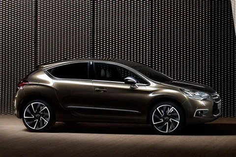 Citroen DS4 PureTech 130 Business 2014 view 3