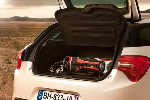 Citroen DS5 HDi 160 So Chic 2011 view 3
