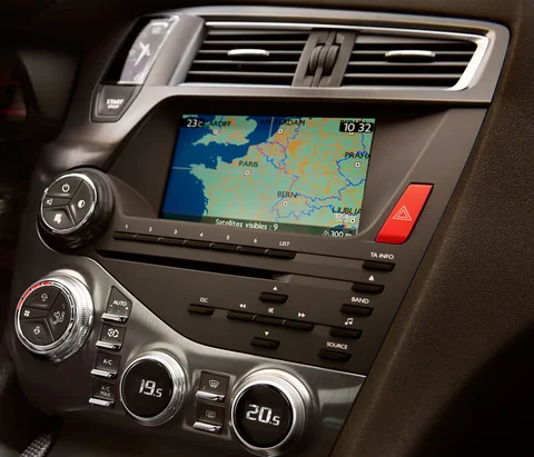 Citroen DS5 HDi 160 So Chic 2011 view 4
