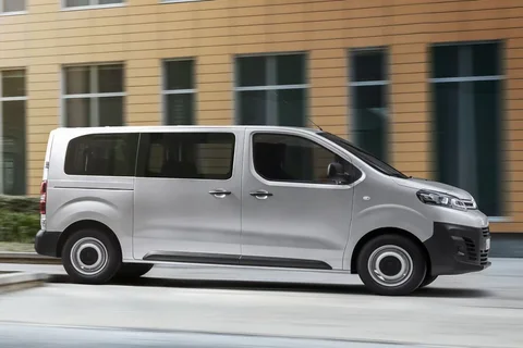 Citroen Jumpy Combi M BlueHDi 95 2017 view 3