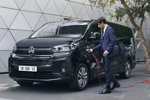 Citroen Jumpy e-SpaceTourer M 50kWh 2023 view 3