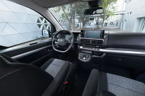 Citroen Jumpy e-SpaceTourer M 50kWh 2023 view 6