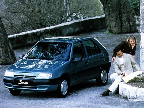 Citroen Saxo 1.4i VSX 1996 view 2