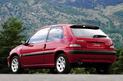 Citroen Saxo 1.1i First 2002 view 3