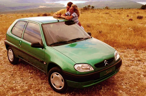Citroen Saxo 1.1i First 2002 view 5
