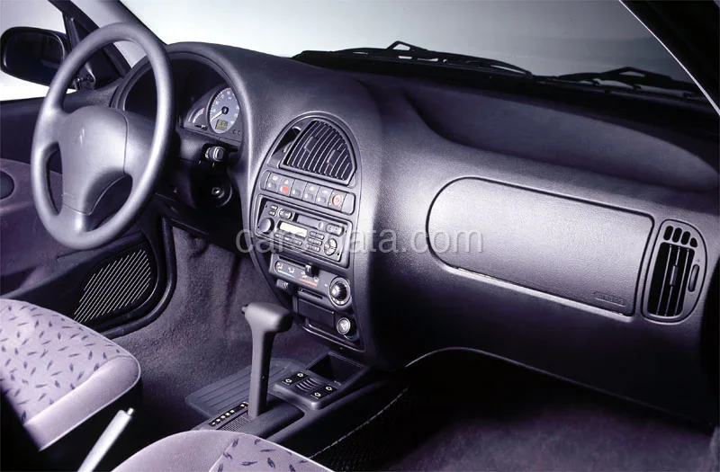 Citroen Saxo 1.1i 2000 front view