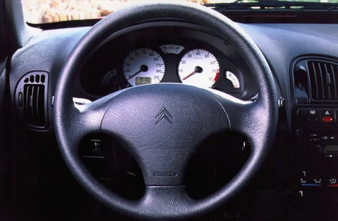 Citroen Saxo 1.1i First 2002 view 7