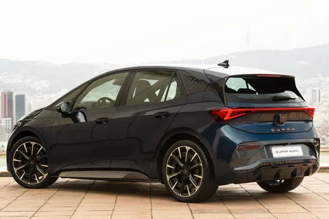 Cupra Born 59kWh 170kW Performance 2024 view 11