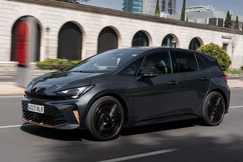 Cupra Born 58kWh 140kW Business 2026 hatchback view 3