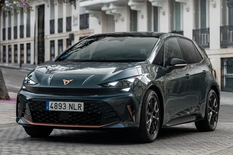 Cupra Born 58kWh 140kW Business 2026 hatchback view 4
