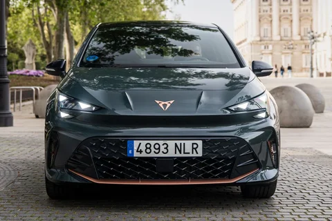 Cupra Born 58kWh 140kW Business 2026 hatchback view 6