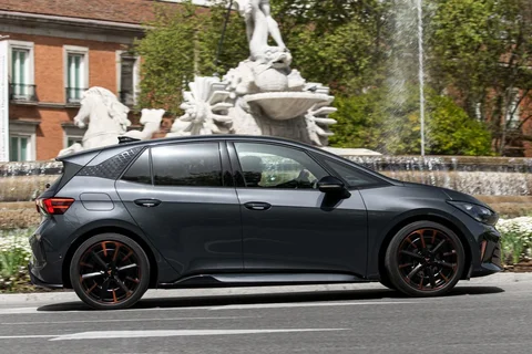 Cupra Born 58kWh 140kW Business 2026 hatchback view 8