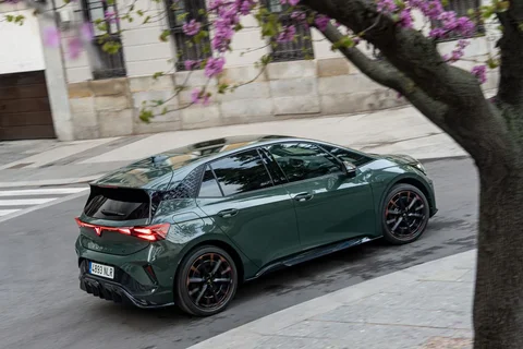 Cupra Born 58kWh 140kW Business 2026 hatchback view 10