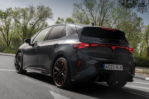 Cupra Born 58kWh 140kW Business 2026 hatchback view 11