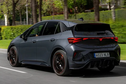 Cupra Born 58kWh 140kW Business 2026 hatchback view 12