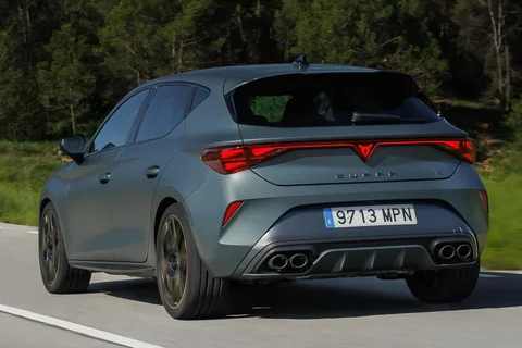 Cupra Leon 1.5 e-Hybrid Essential 2024 view 5