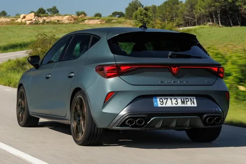 Cupra Leon 1.5 e-Hybrid Essential 2024 view 8
