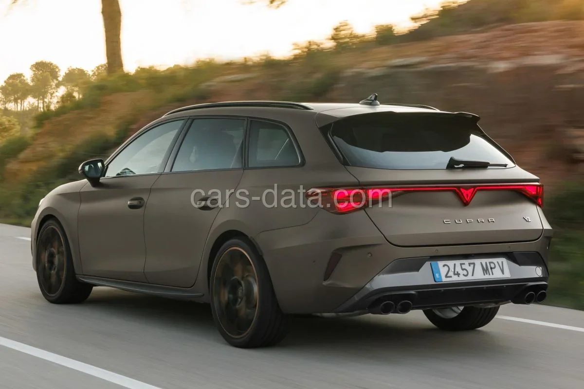 Cupra Leon Sportstourer 1.5 e-Hybrid Essential 2024 front view