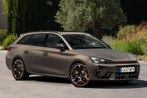 Cupra Leon Sportstourer 1.5 e-Hybrid Essential 2024 view 6