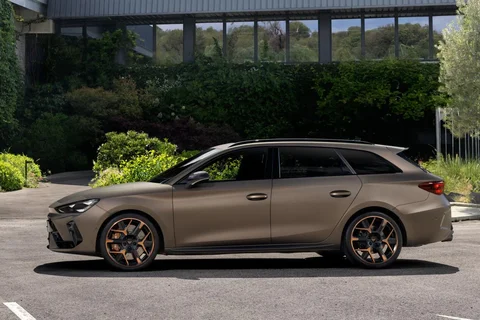 Cupra Leon Sportstourer 1.5 e-Hybrid Essential 2024 view 7