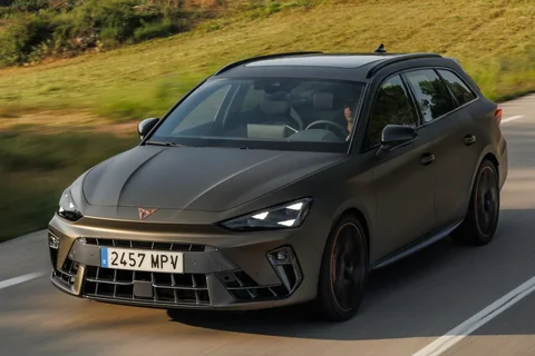 Cupra Leon Sportstourer 1.5 e-Hybrid Essential 2024 view 8