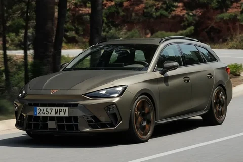 Cupra Leon Sportstourer 1.5 e-Hybrid Essential 2024 view 10