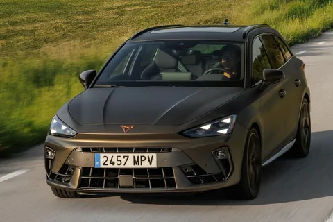 Cupra Leon Sportstourer 1.5 e-Hybrid Essential 2024 view 11